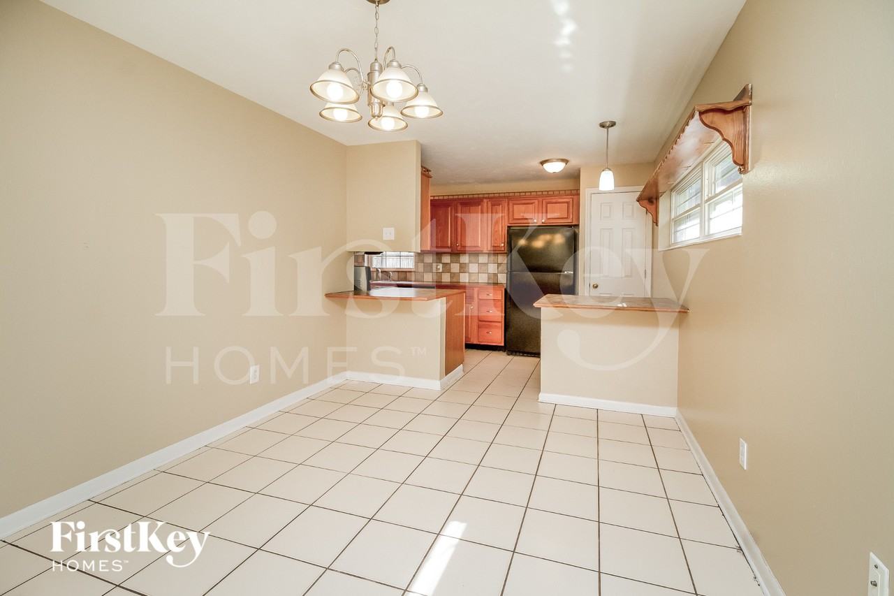 2720 Erin Rd - Photo 4 of 16