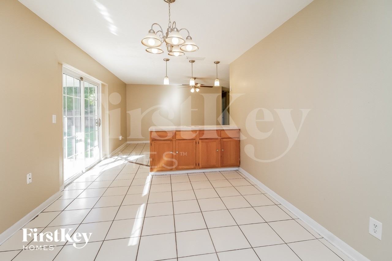 2720 Erin Rd - Photo 5 of 16