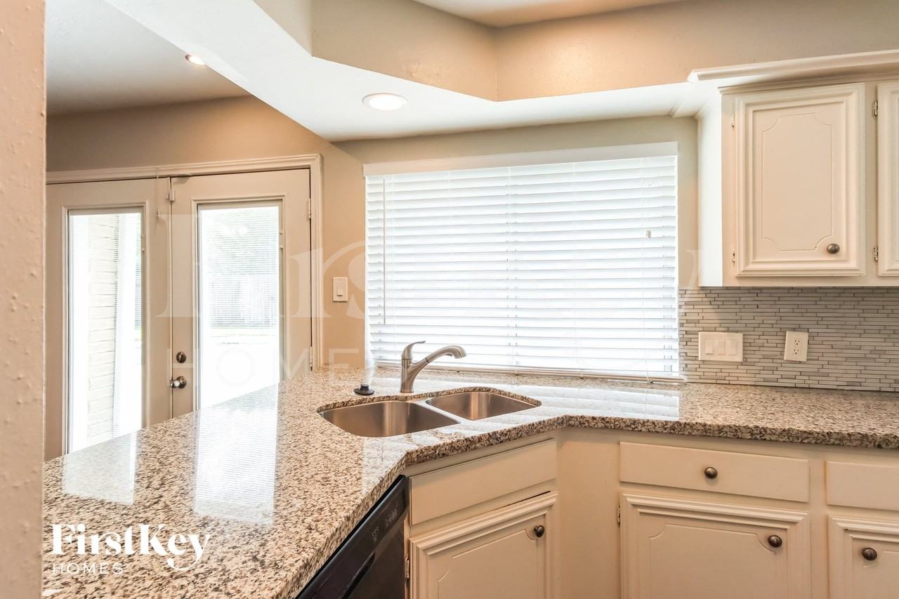 21407 Park Downe Ln - Photo 4 of 15