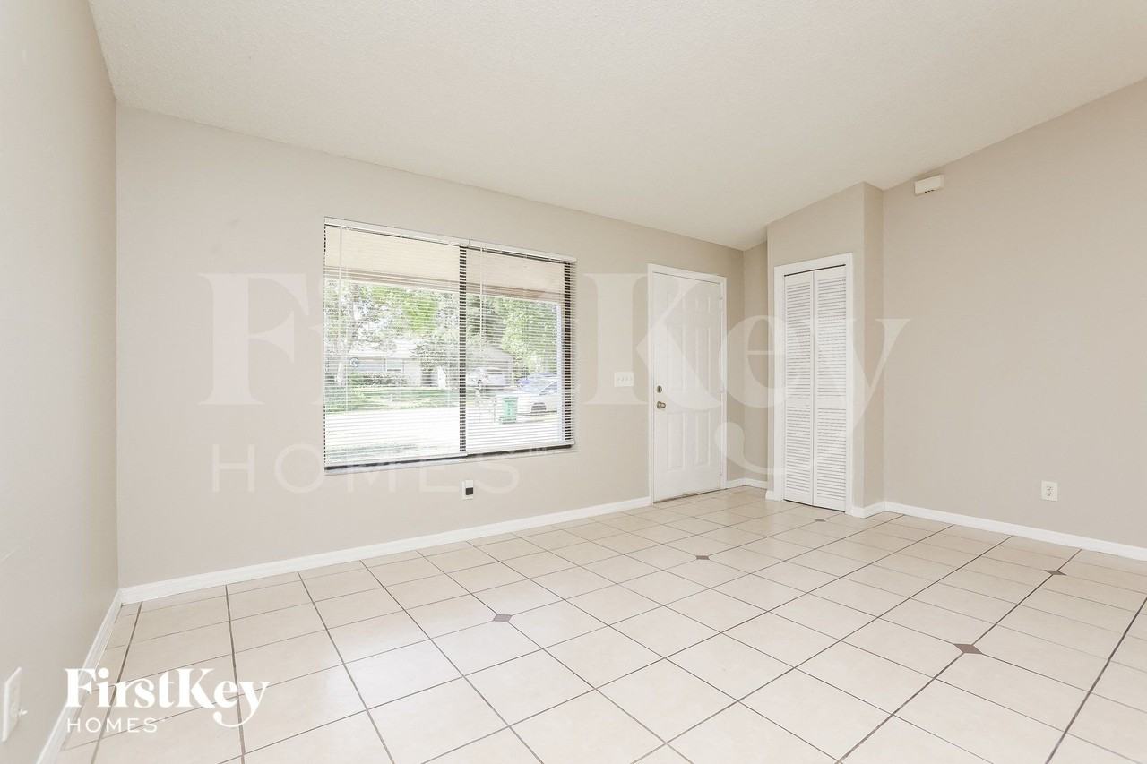 2084 Everest St - Photo 3 of 15