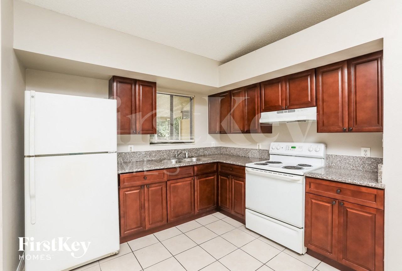 2084 Everest St - Photo 6 of 15