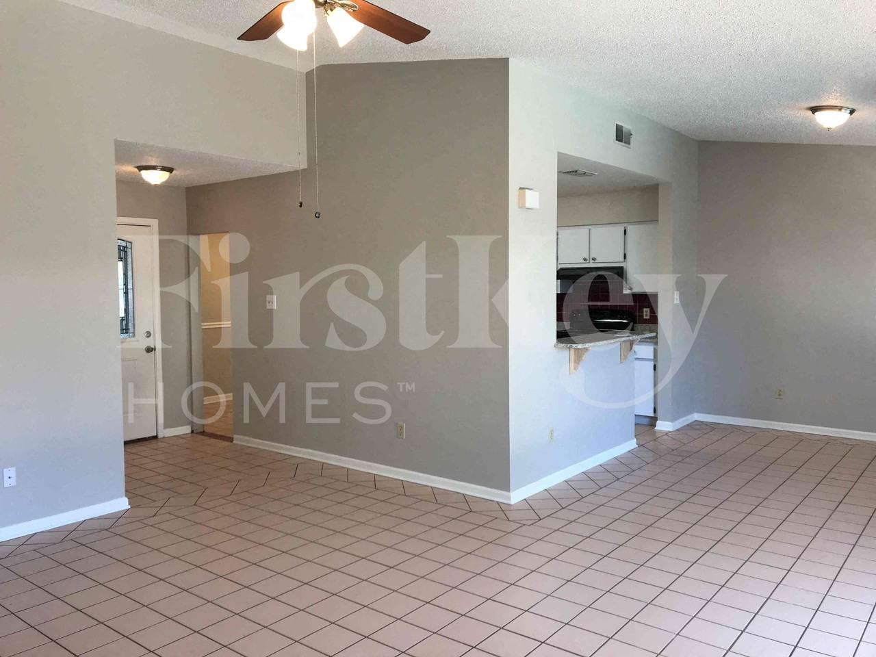 16219 Pebblebrook Dr - Photo 3 of 25