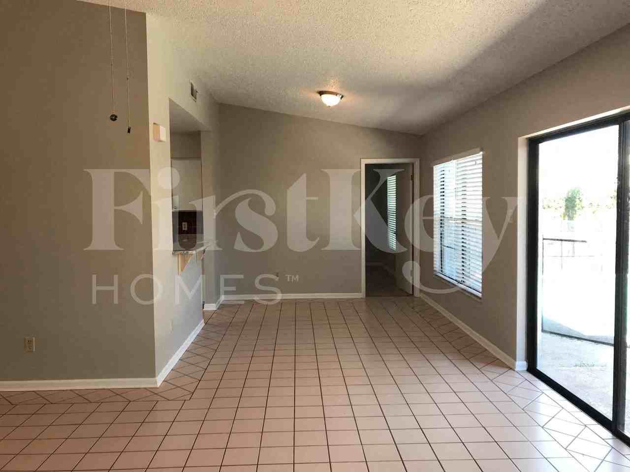16219 Pebblebrook Dr - Photo 4 of 25