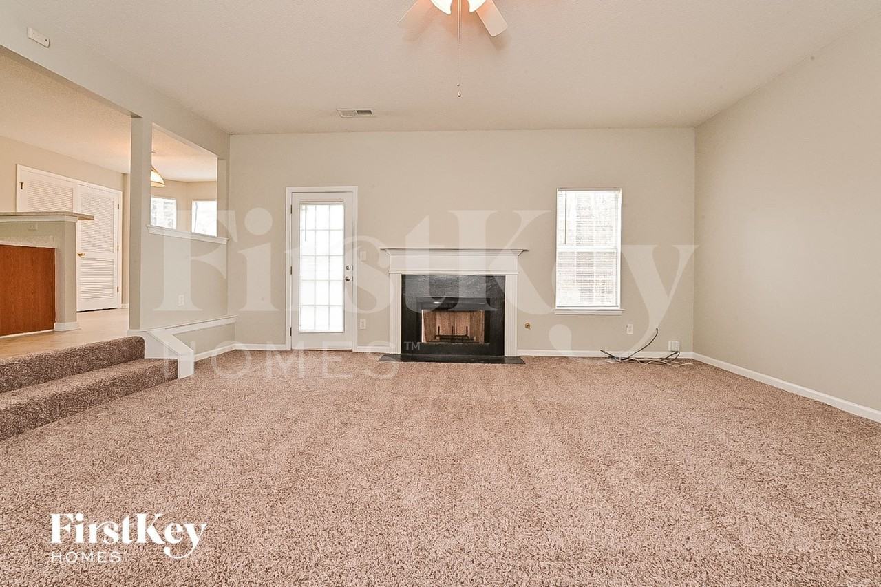 161 Titan Rd - Photo 2 of 15