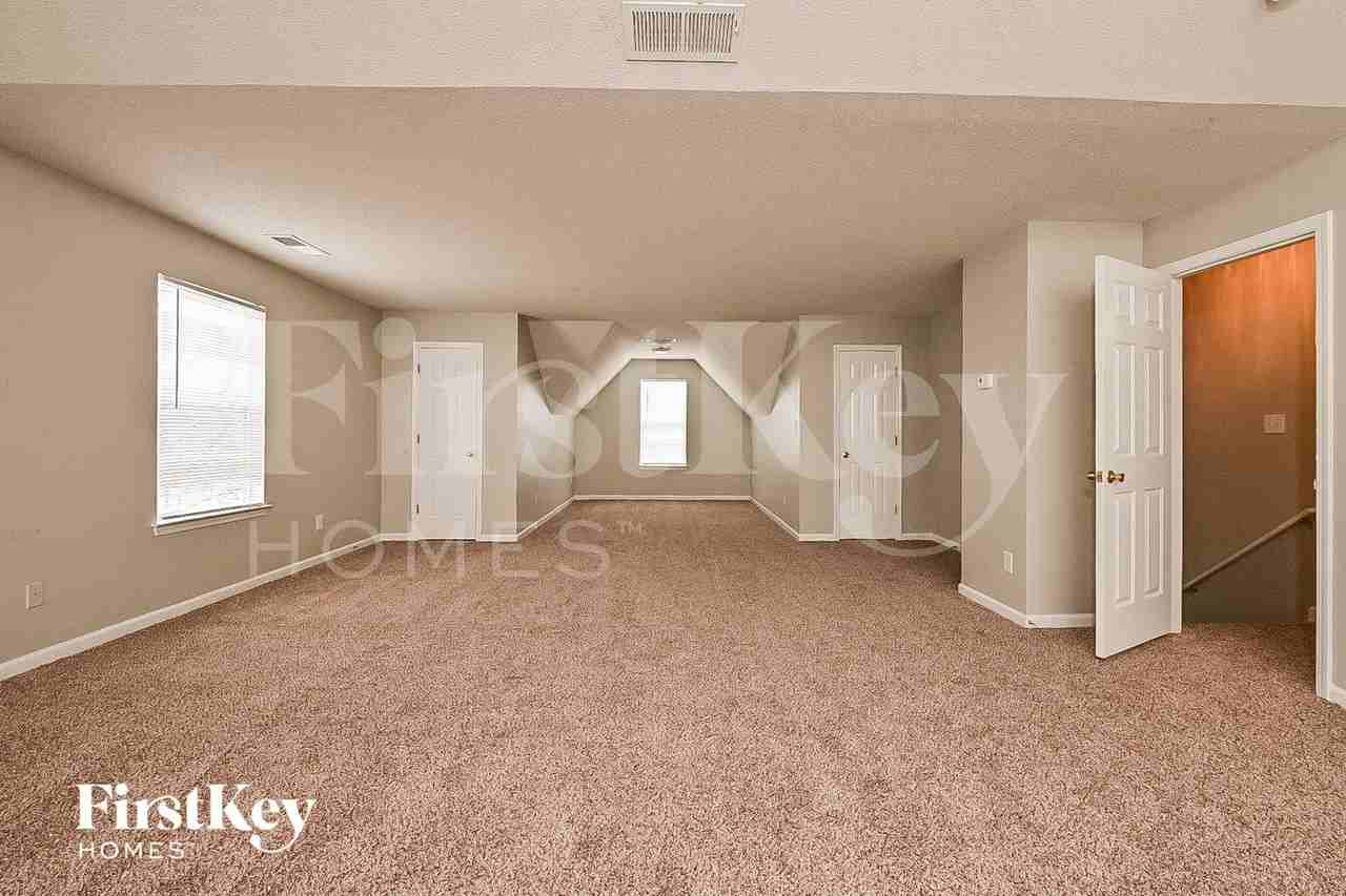 161 Titan Rd - Photo 6 of 15