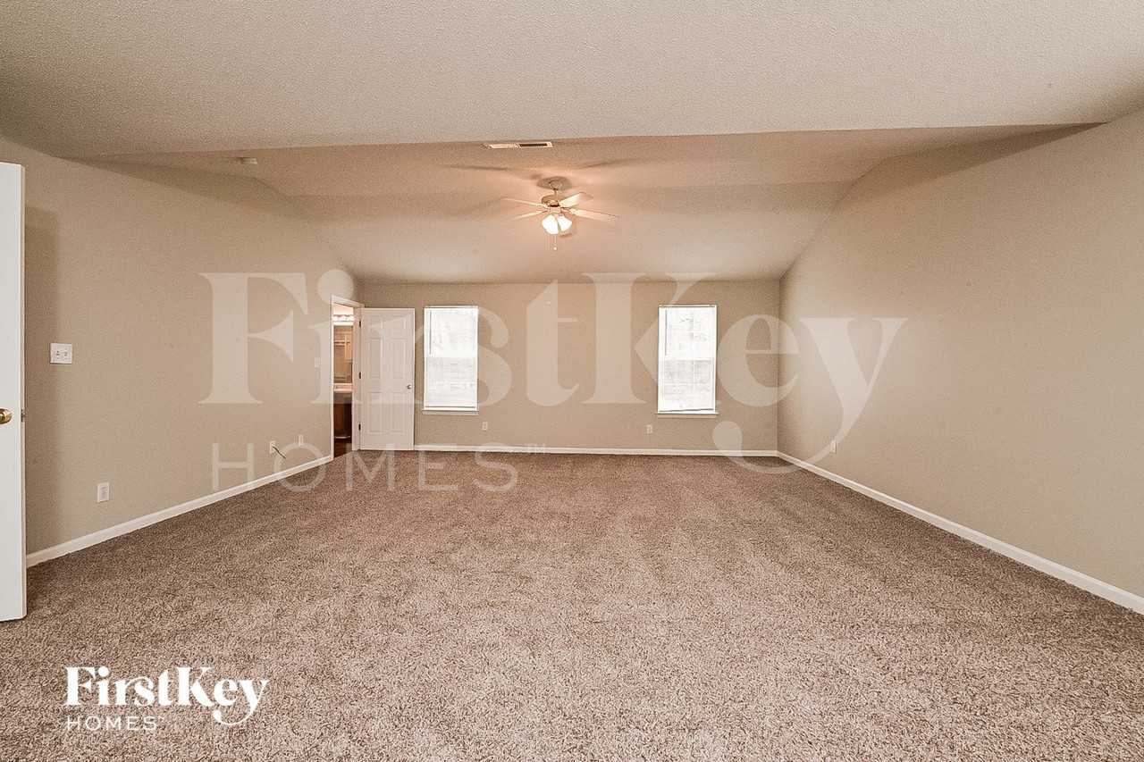 161 Titan Rd - Photo 7 of 15