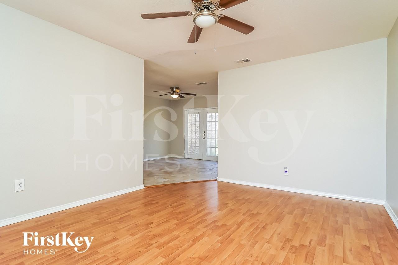 158 West Way - Photo 2 of 15