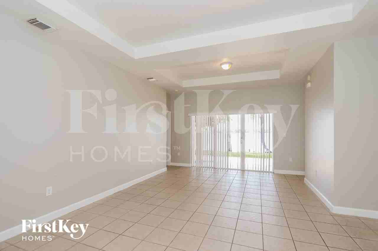 14200 Swavenue - Photo 2 of 16