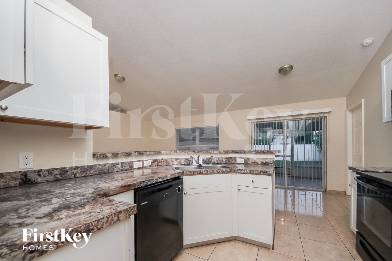 1307 Dover Dr - Photo 5 of 16