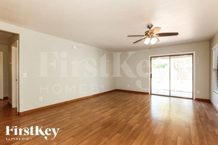 13006 W Redfield Rd - Photo 3 of 15