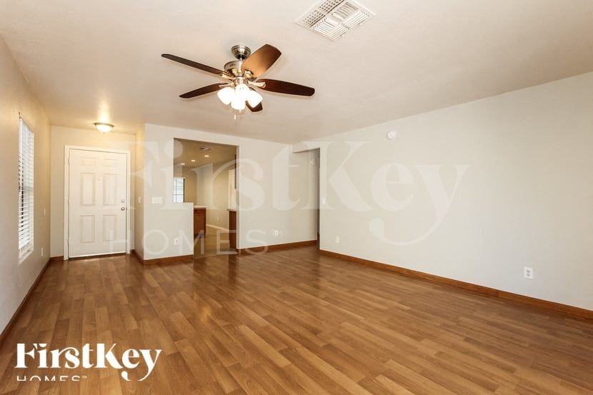 13006 W Redfield Rd - Photo 4 of 15