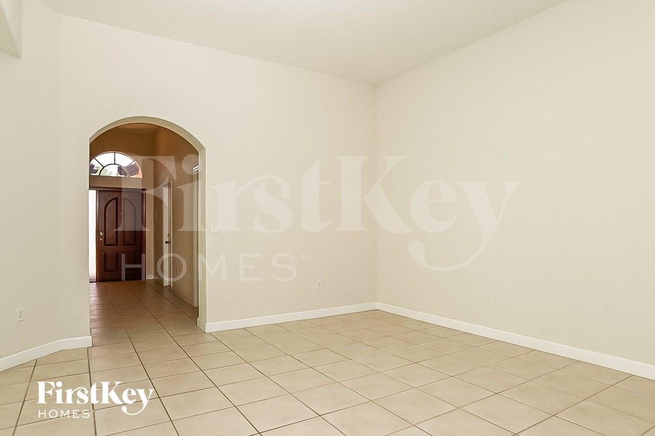 1246 Swcourt - Photo 3 of 15