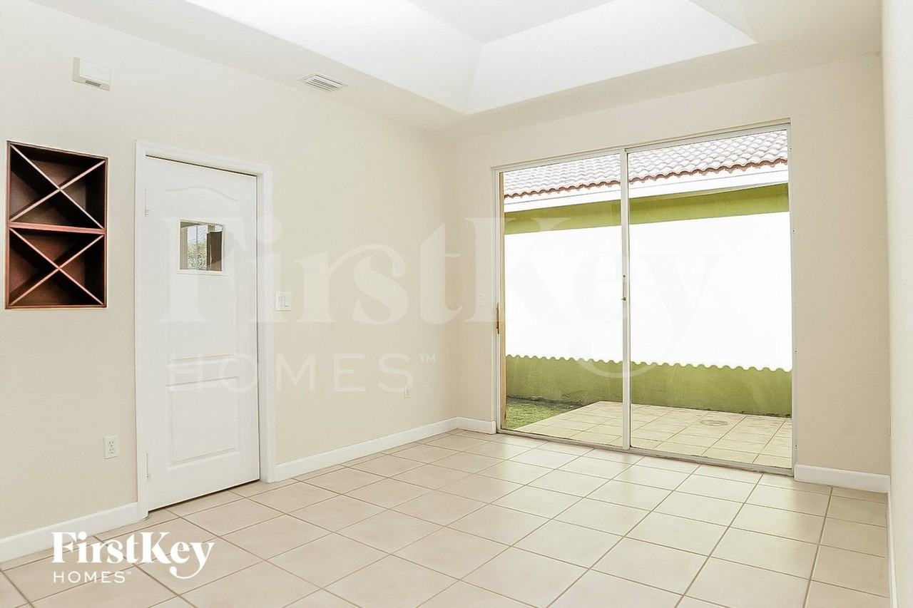 1246 Swcourt - Photo 5 of 15