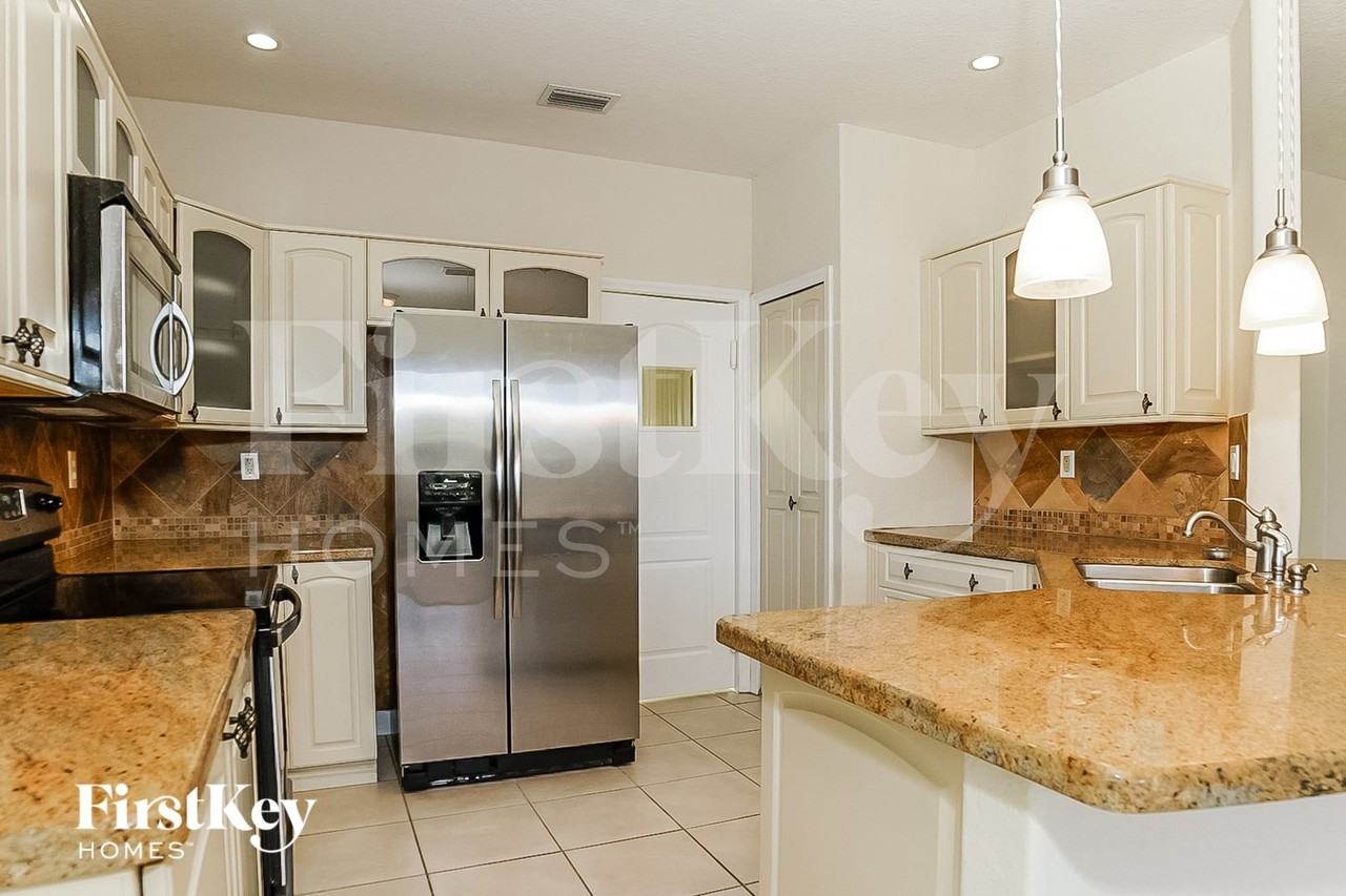 1246 Swcourt - Photo 7 of 15