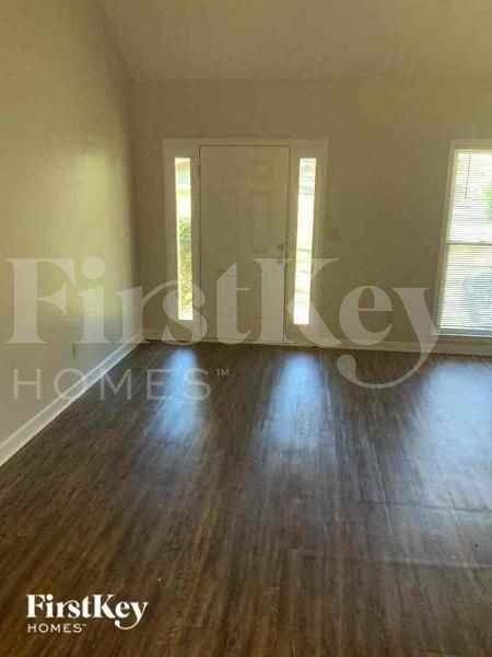 110 Fairview Chase - Photo 2 of 10