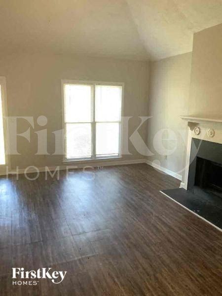 110 Fairview Chase - Photo 3 of 10