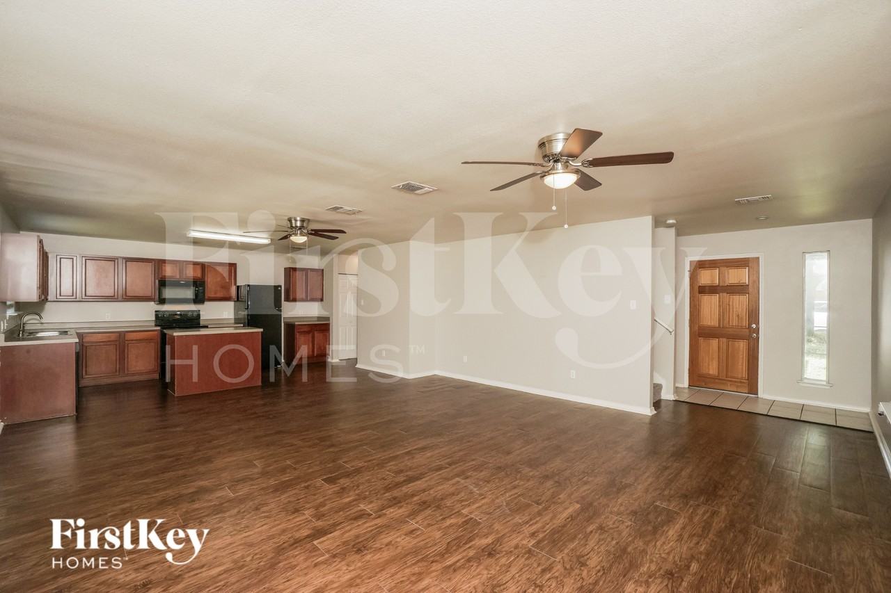 10631 S Shaenridge - Photo 3 of 19