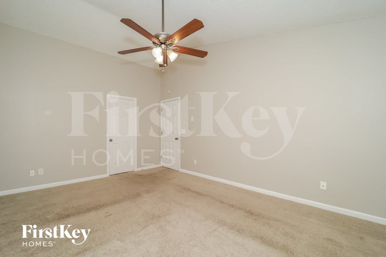 1059 Grandview Cir - Photo 7 of 14