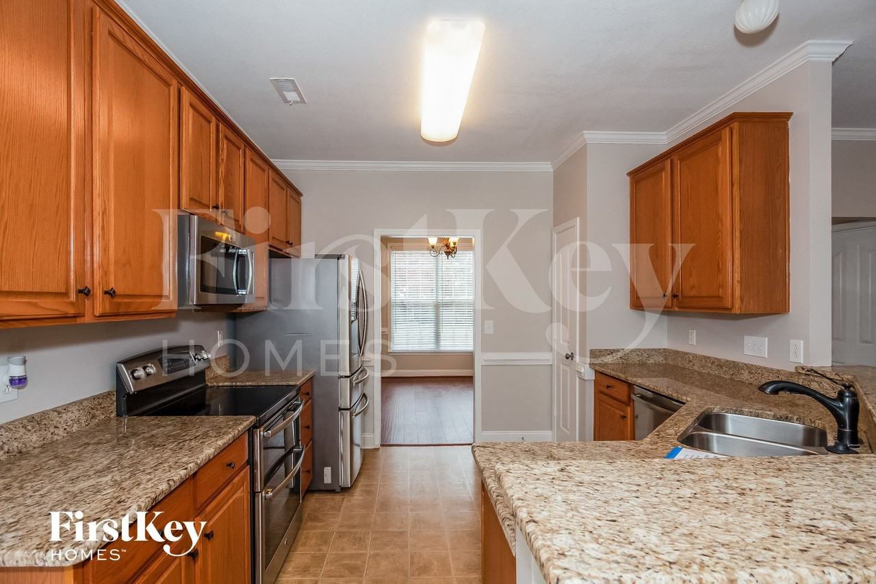 10122 Drew Ct - Photo 5 of 15