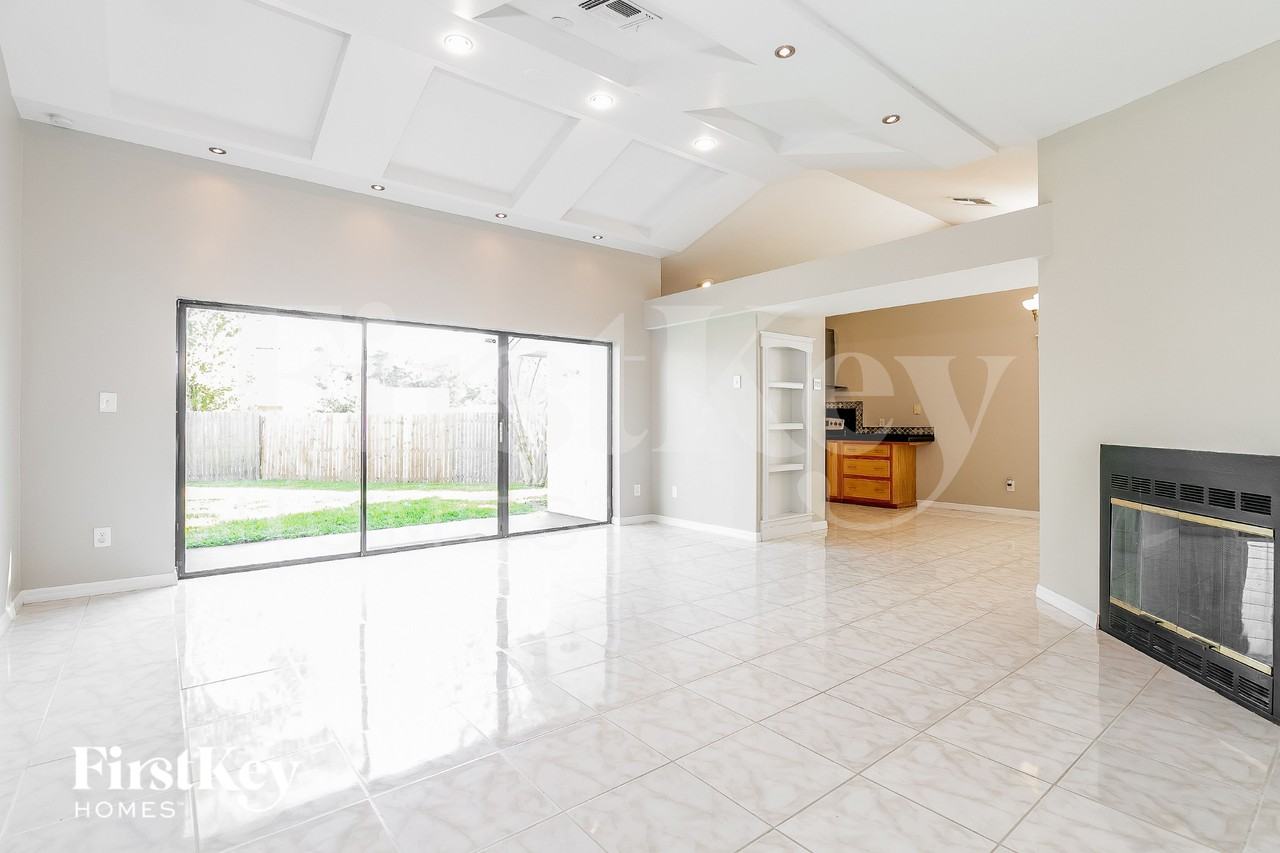 1003 Faircloth Ct - Photo 3 of 16