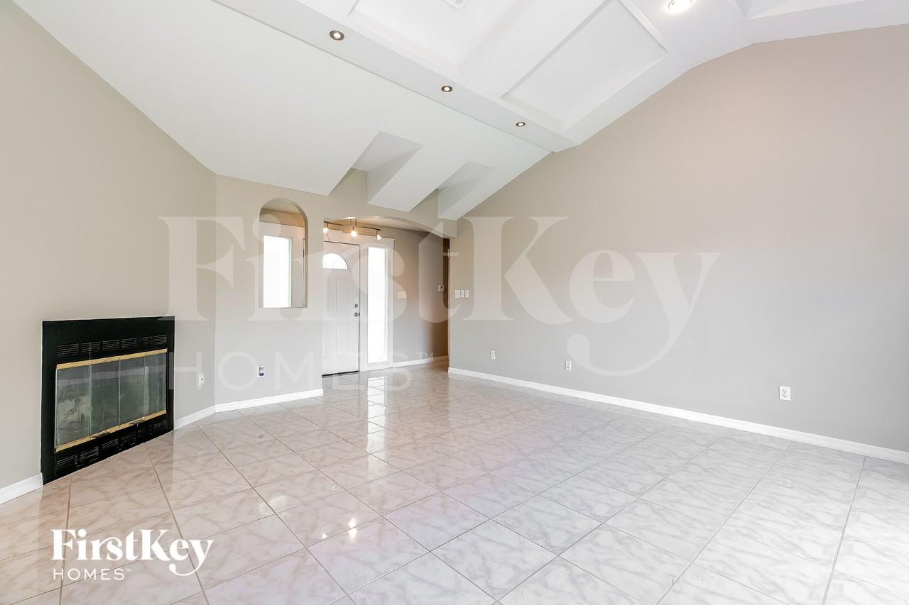 1003 Faircloth Ct - Photo 4 of 16
