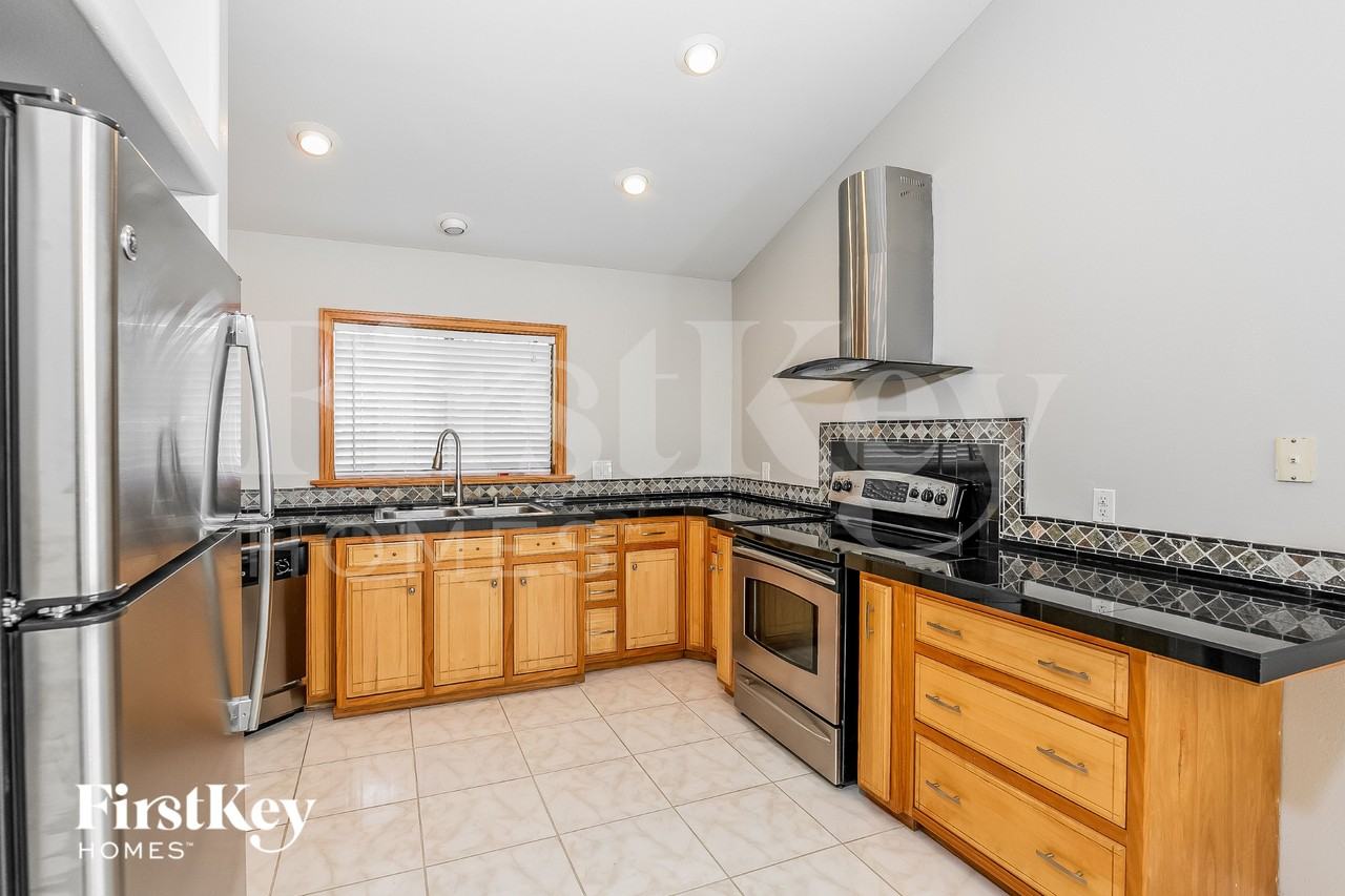 1003 Faircloth Ct - Photo 6 of 16