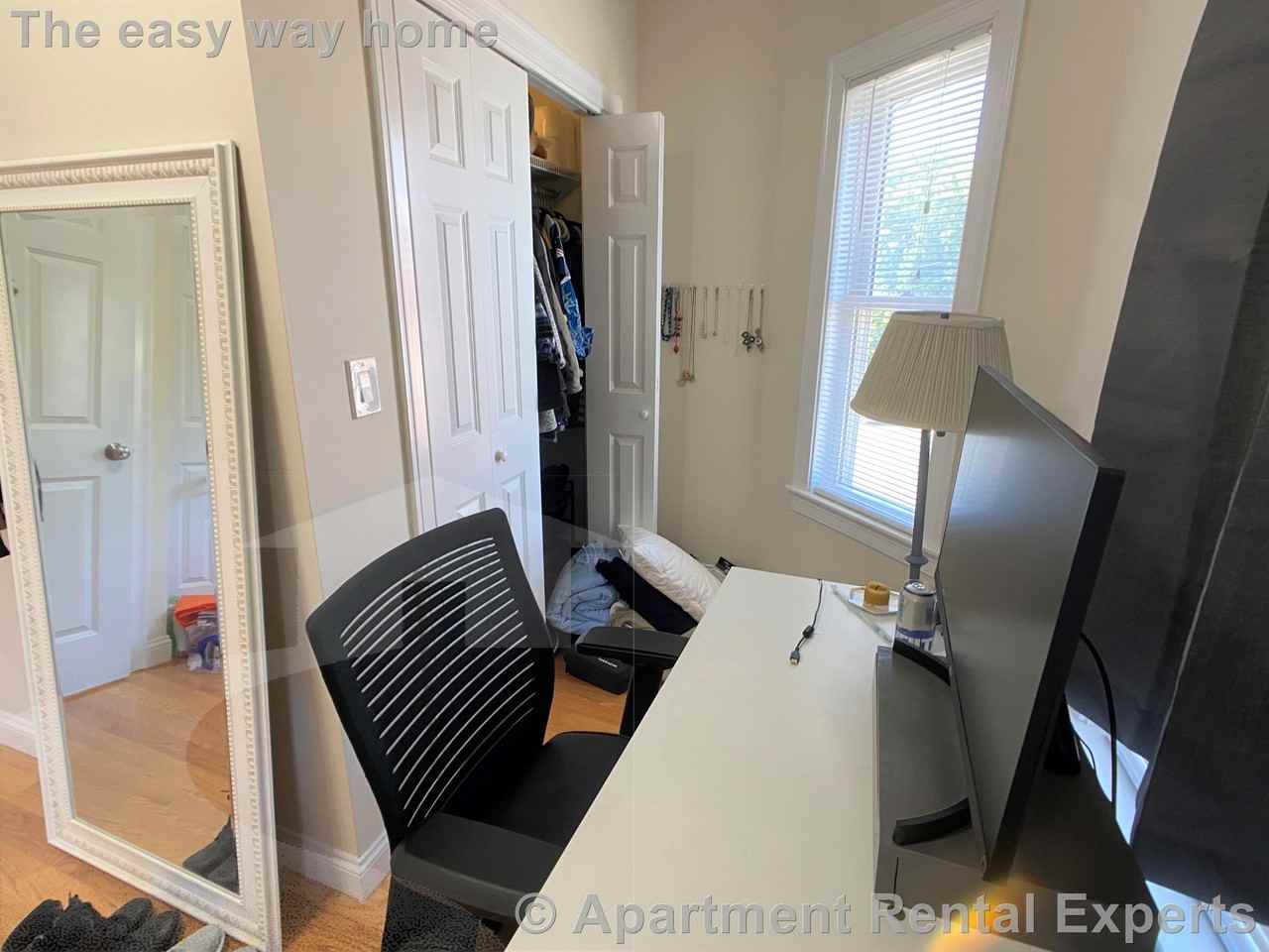 537 Main St #2 - Photo 5 of 23