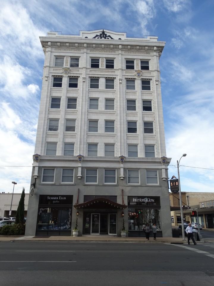 601 Franklin Ave #6B