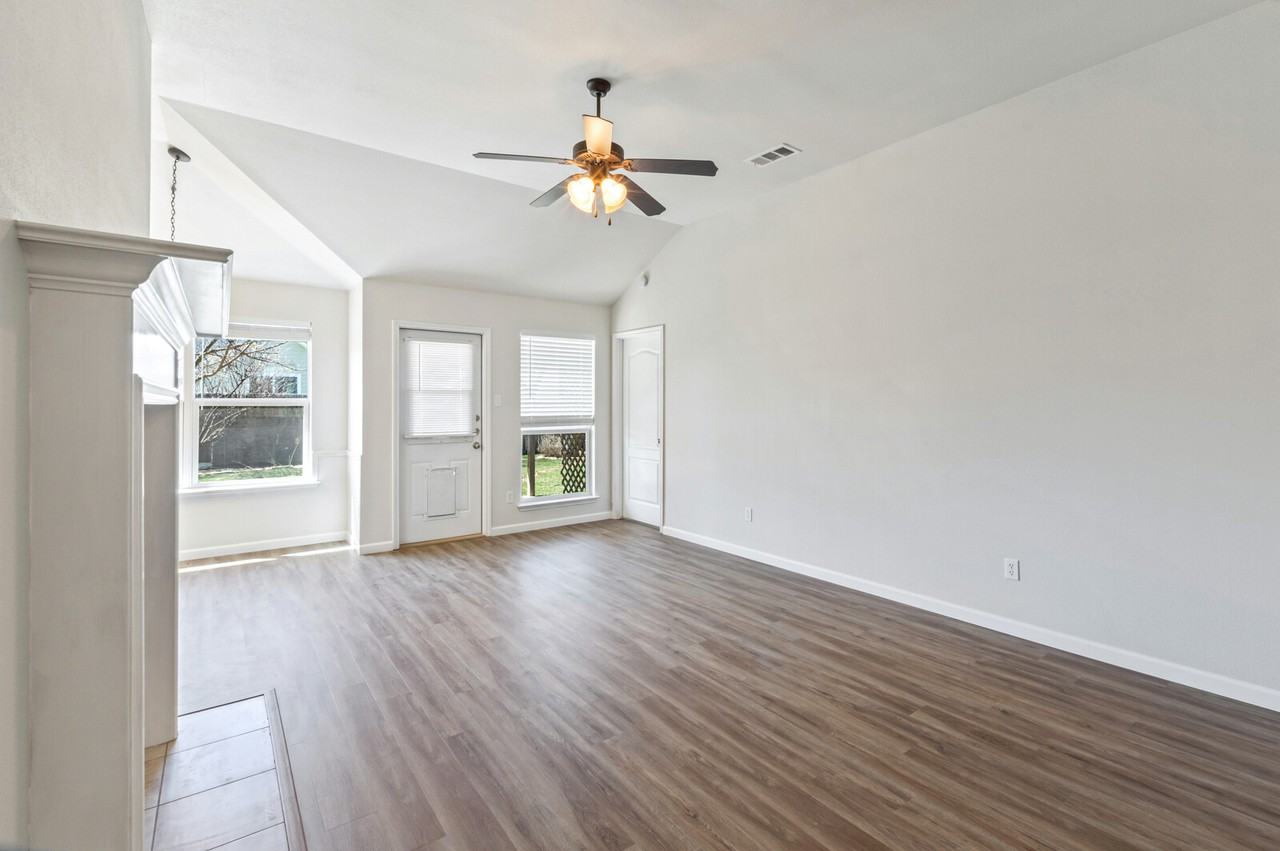 7807 Fieldstone Dr - Photo 4 of 26
