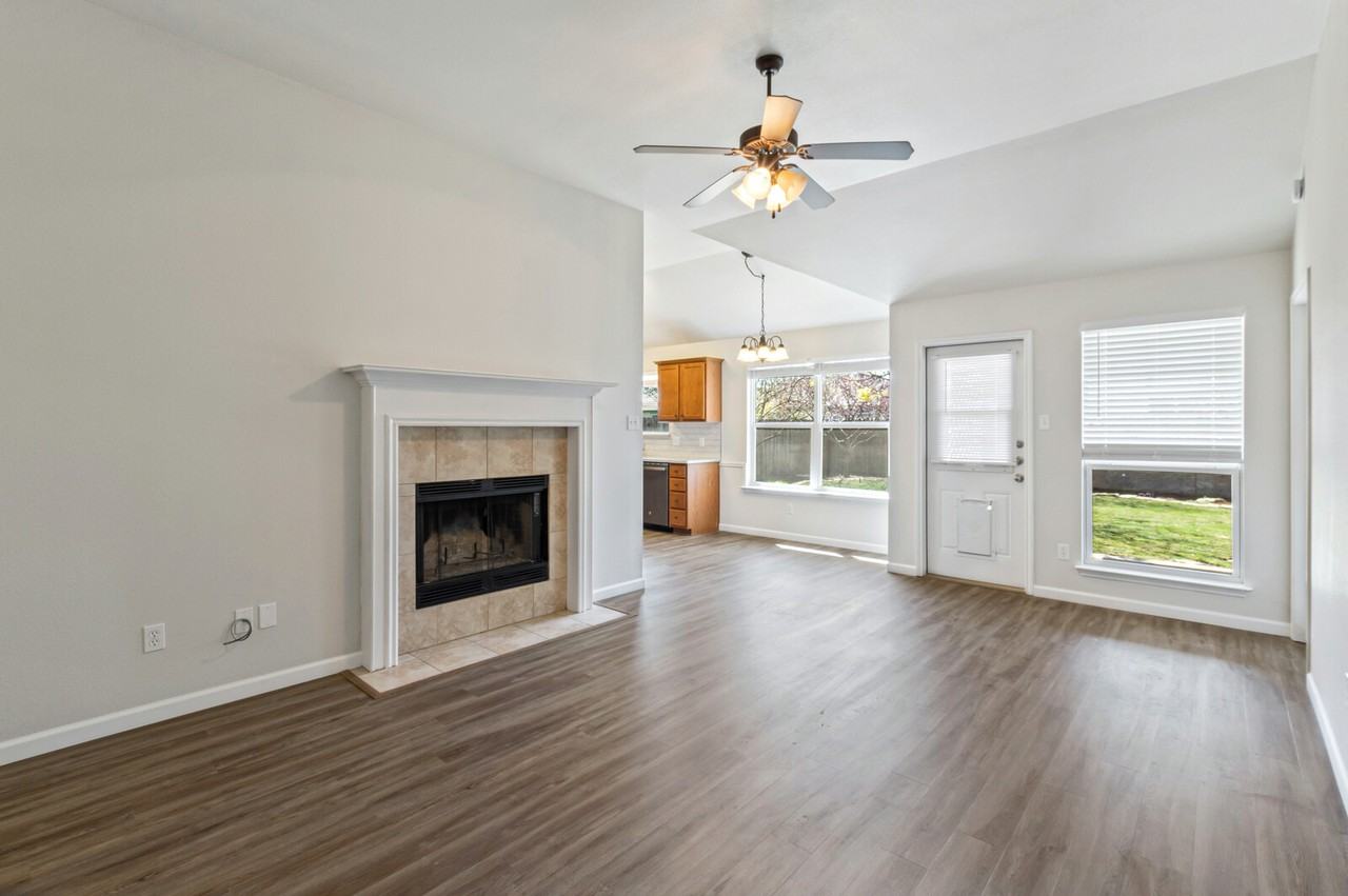 7807 Fieldstone Dr - Photo 5 of 26