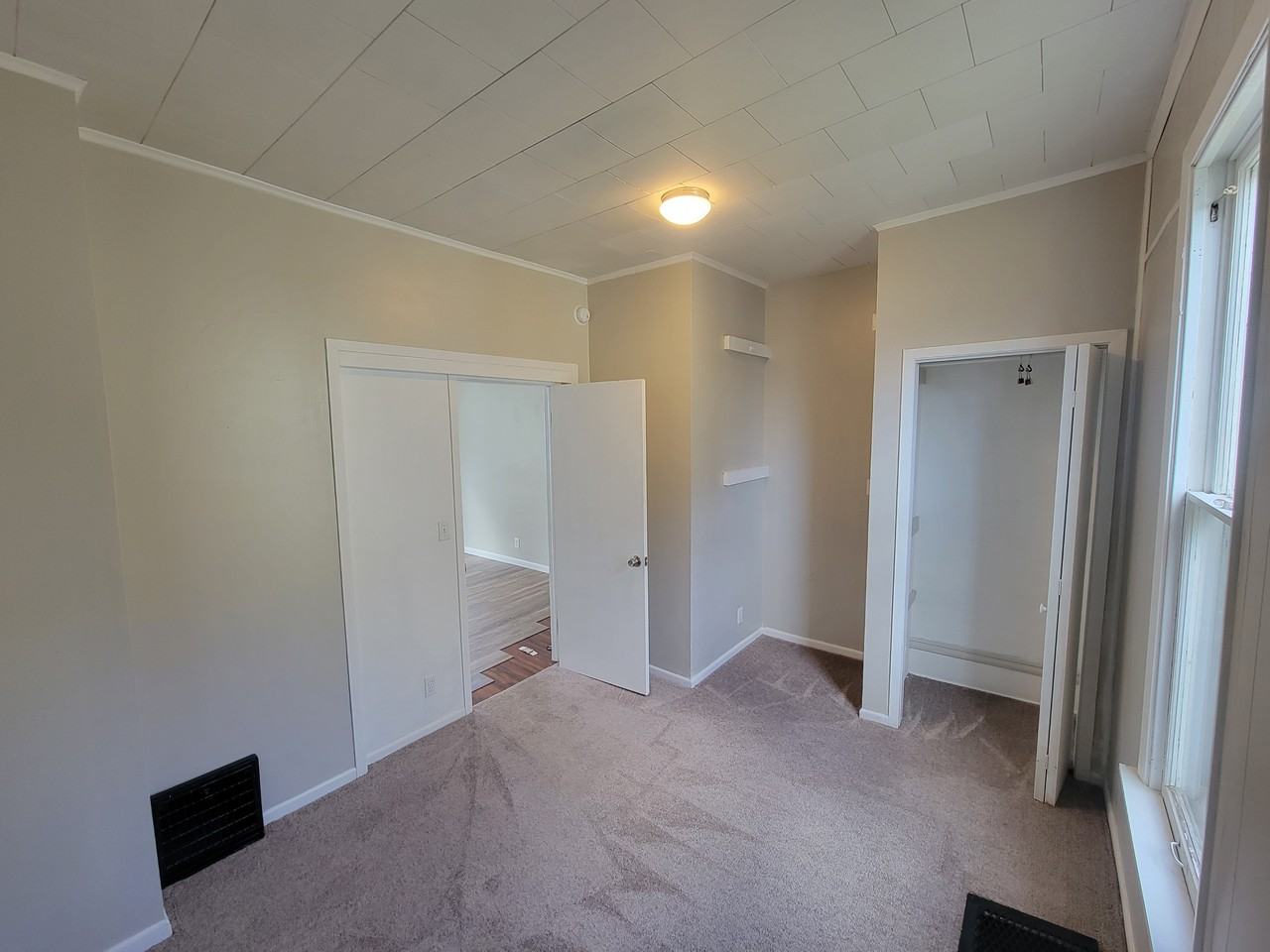 914 S 6th St #1 - Photo 2 of 5