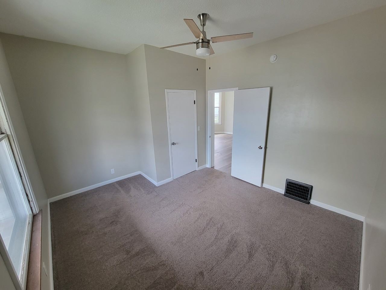 914 S 6th St #1 - Photo 3 of 5
