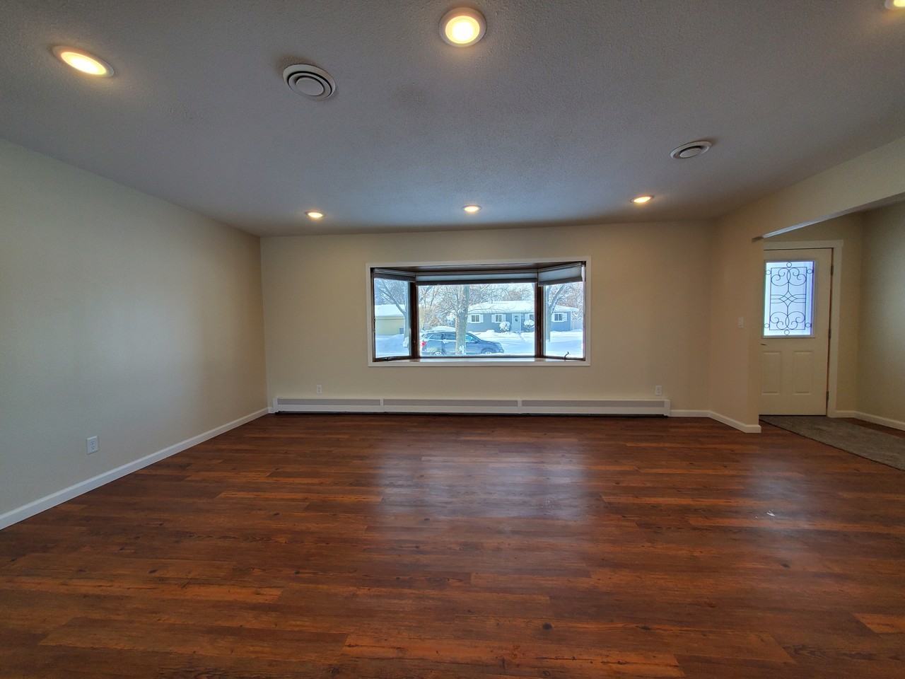 2861 Longfellow Rd N - Photo 4 of 26