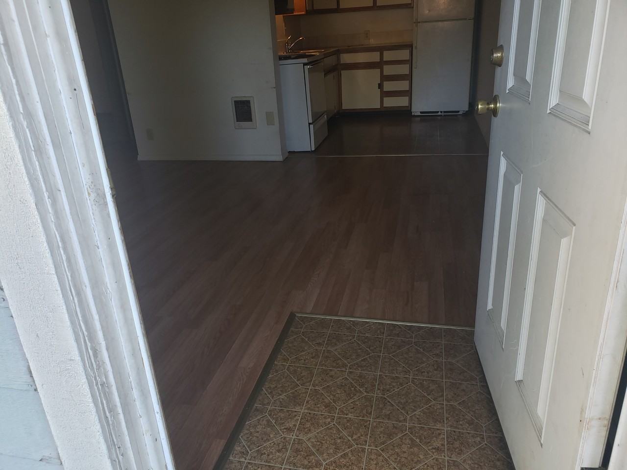 225 S Dearborn Rd #4 - Photo 3 of 6