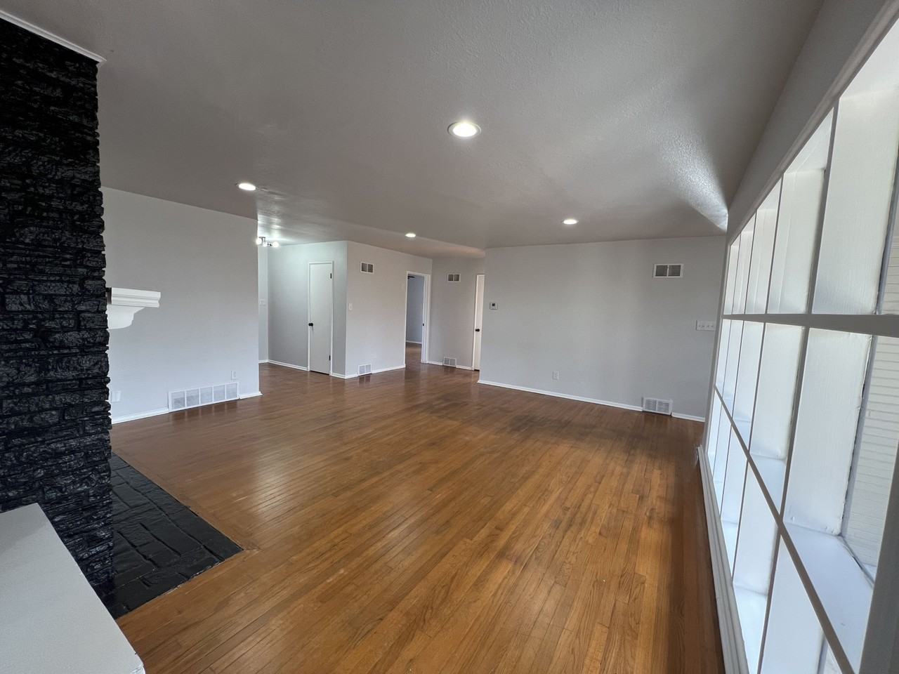 4633 N Indiana Ave - Photo 4 of 23