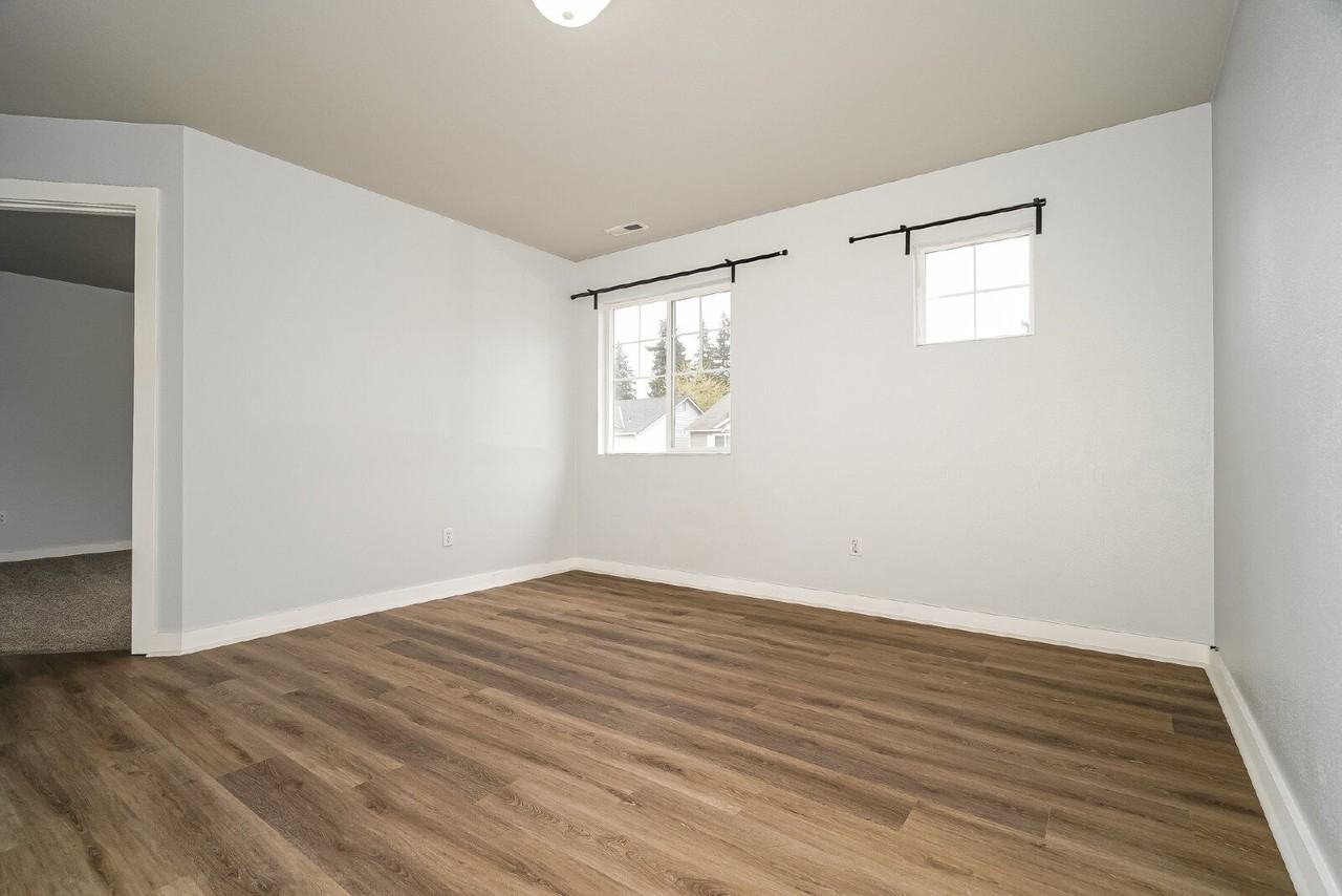 11521 138th Street Ct E - Photo 6 of 15