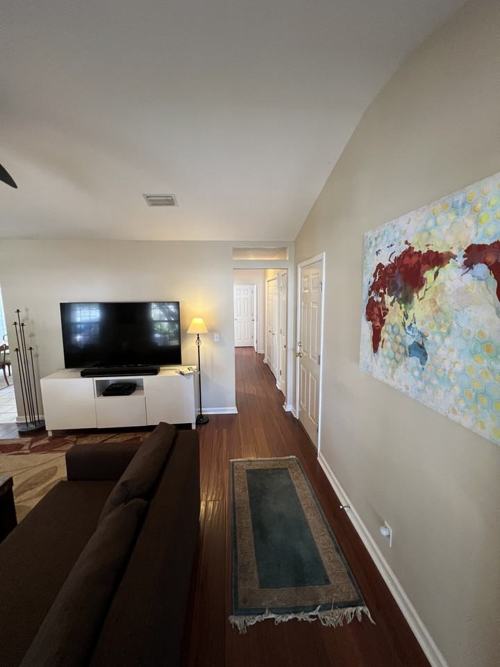 104 Adams Ct - Photo 5 of 15