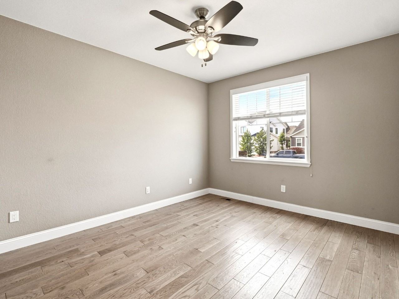 1135 Bonnyton Pl - Photo 5 of 44