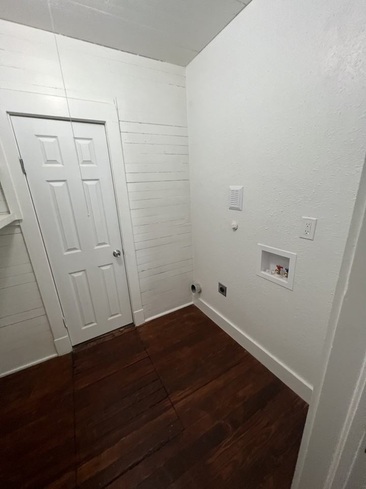 406 22nd St #412 - Photo 6 of 9