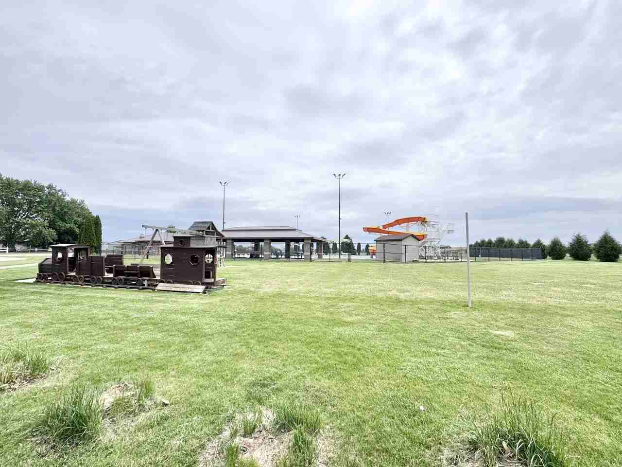 1016 Pleasant St - Photo 5 of 34