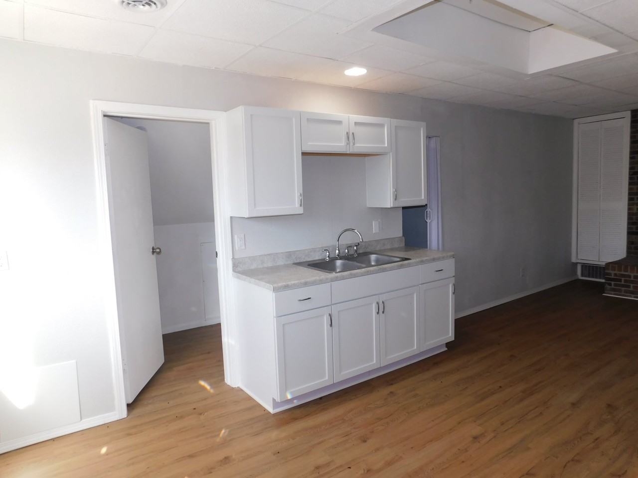 1207 Tree Top Ln #A - Photo 3 of 4