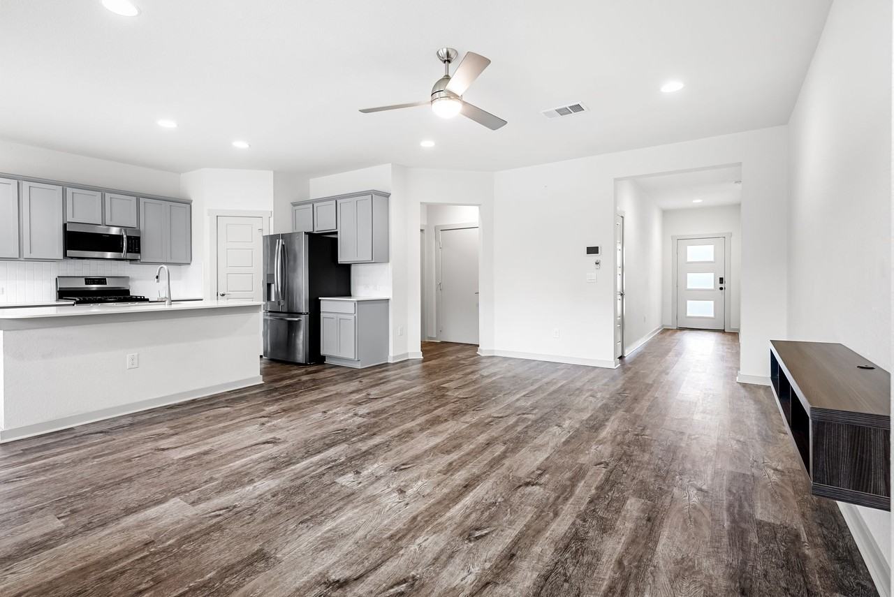 8025 City Top Blvd - Photo 4 of 22