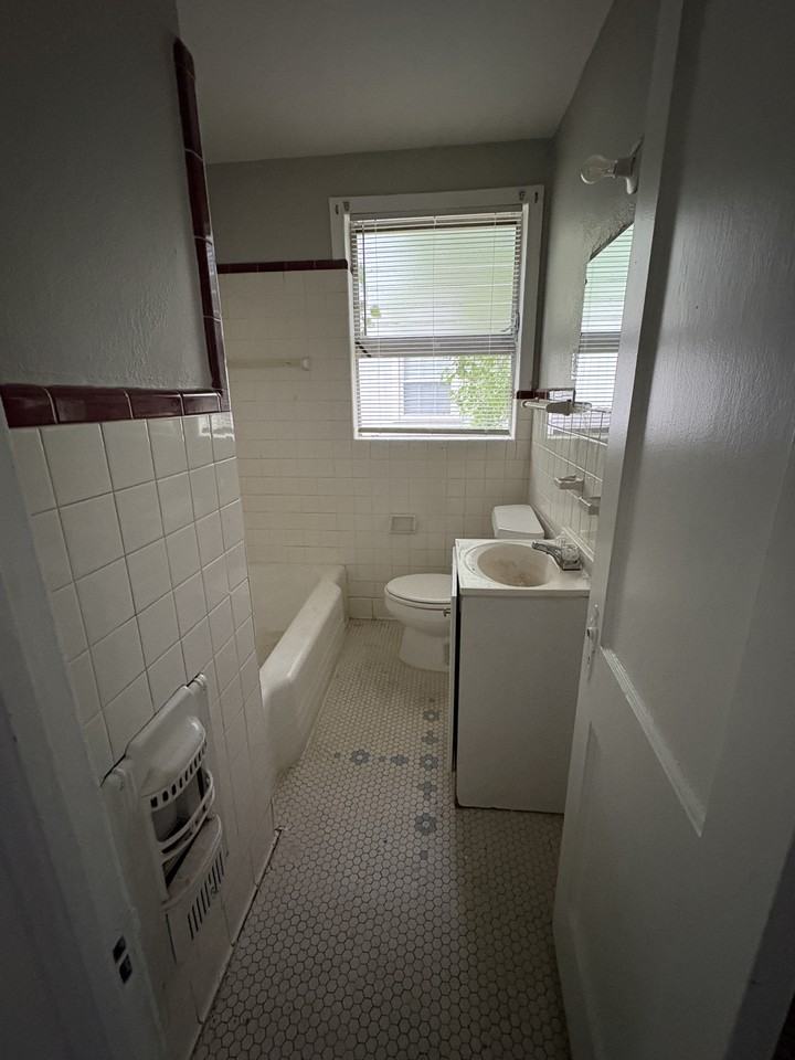 18 Oak Forest Dr - Photo 6 of 8