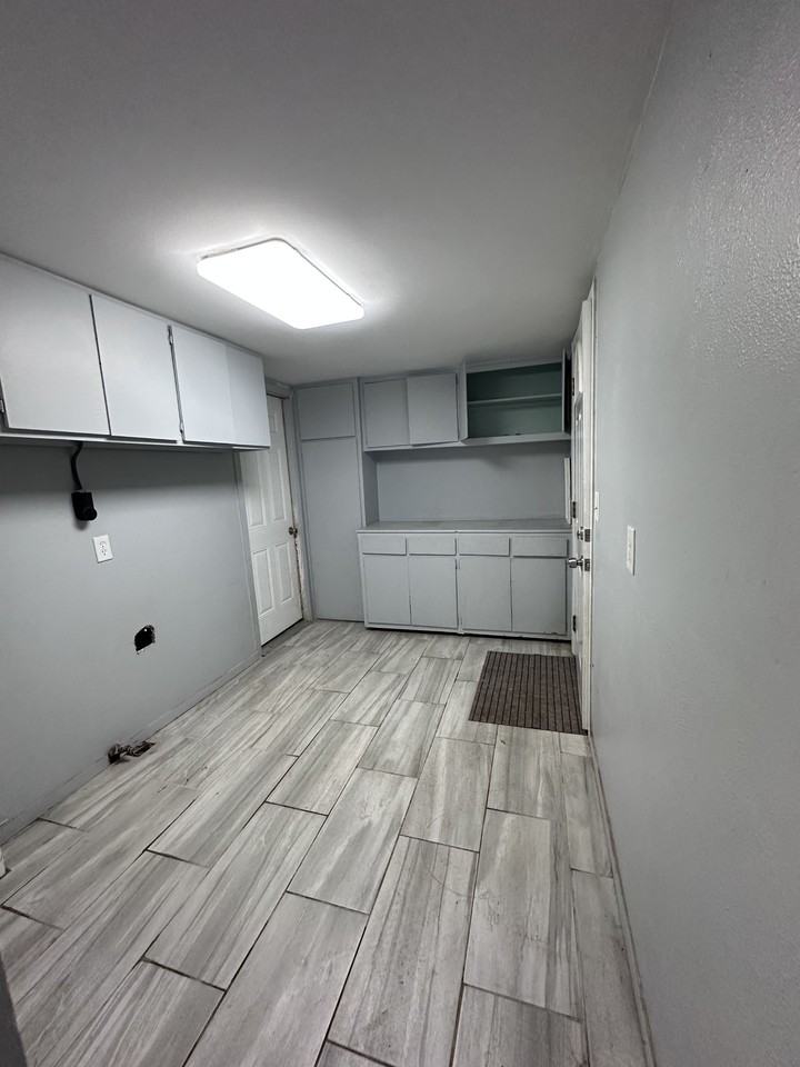 2720 Nw 49th St - Photo 2 of 10