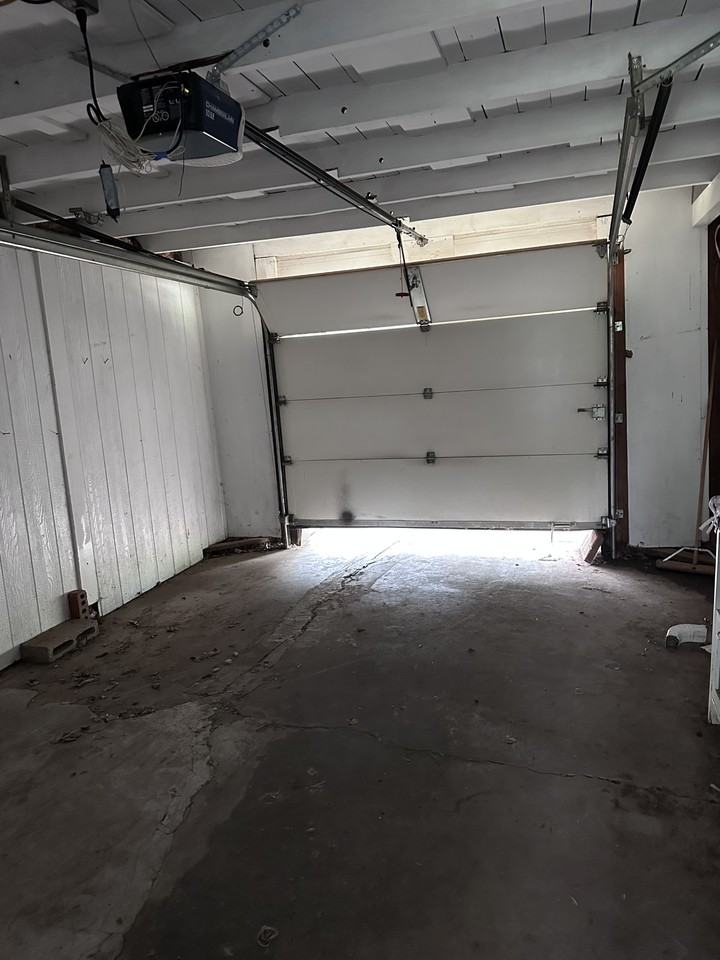 2720 Nw 49th St - Photo 4 of 10