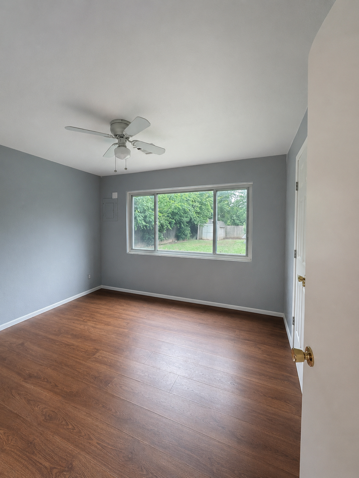 2720 Nw 49th St - Photo 5 of 10