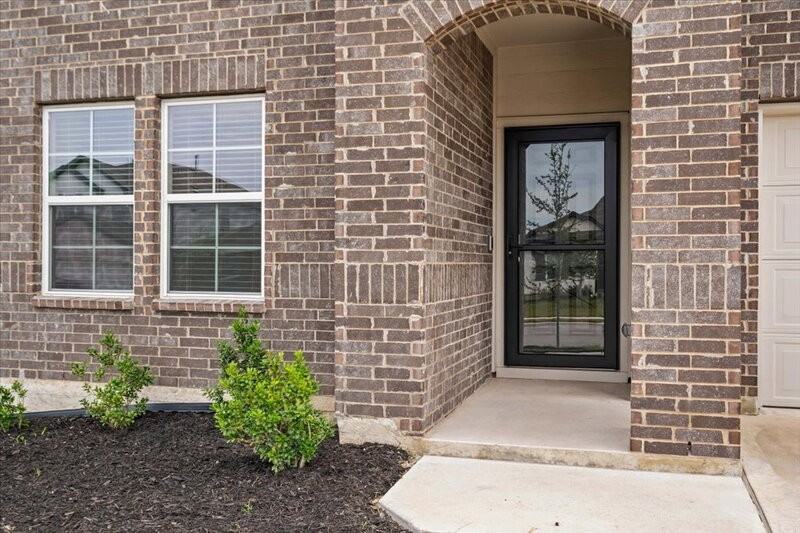 20221 Heinrich Ln - Photo 3 of 42