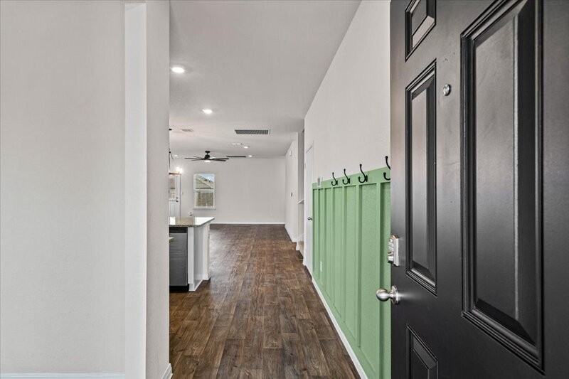 20221 Heinrich Ln - Photo 4 of 42