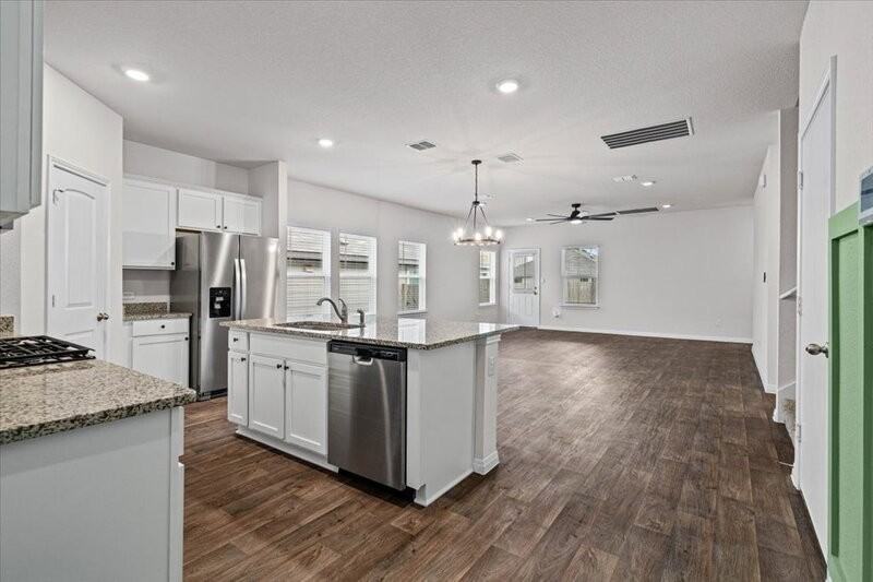20221 Heinrich Ln - Photo 5 of 42