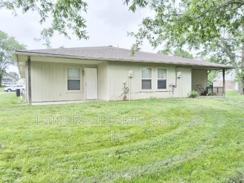715 W 26th St - Photo 2 of 15